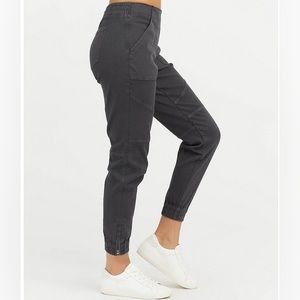 Spanx Stretch Mid Rise Twill Joggers Medium Washed Black (Gray) L5